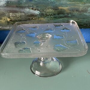 CO-OPERATIVE FLINT CO IVY IN SNOW SQUARE Glass Cake Stand with Leaf Design